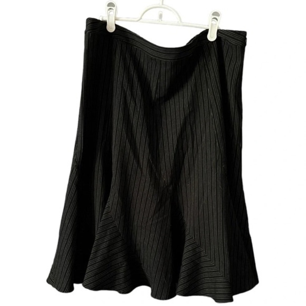 Jones  dress skirt with side zipper. Pinstripes, gorgeous